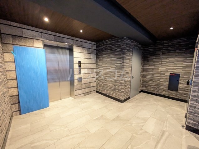 20/30 エントランス