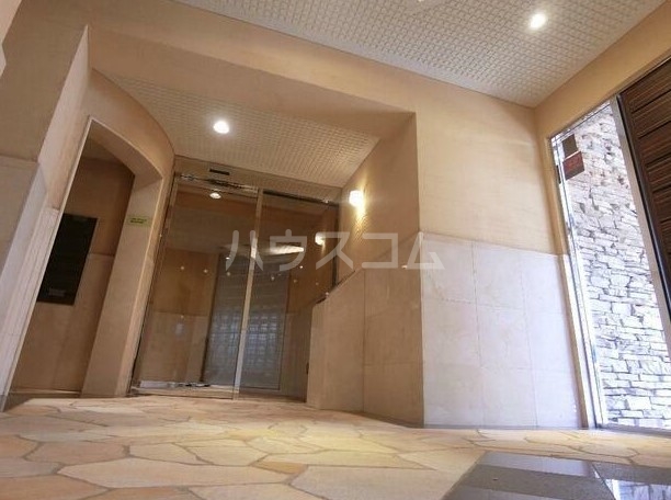 20/30 エントランス