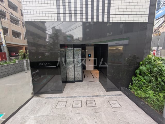 23/30 エントランス