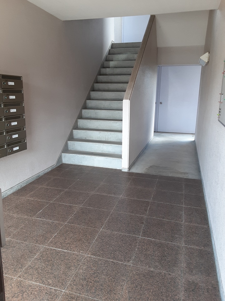 24/30 エントランス