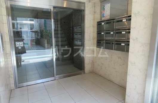 18/25 エントランス