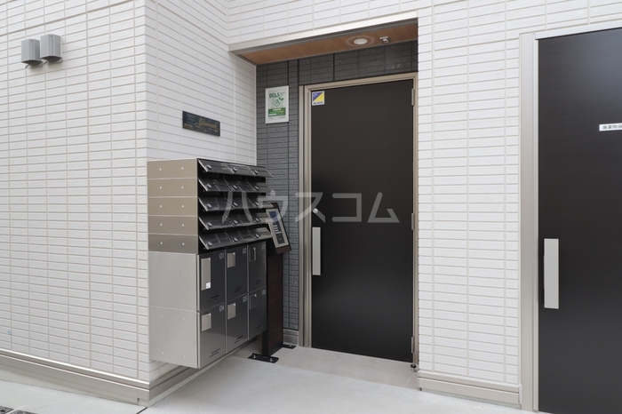 18/24 エントランス