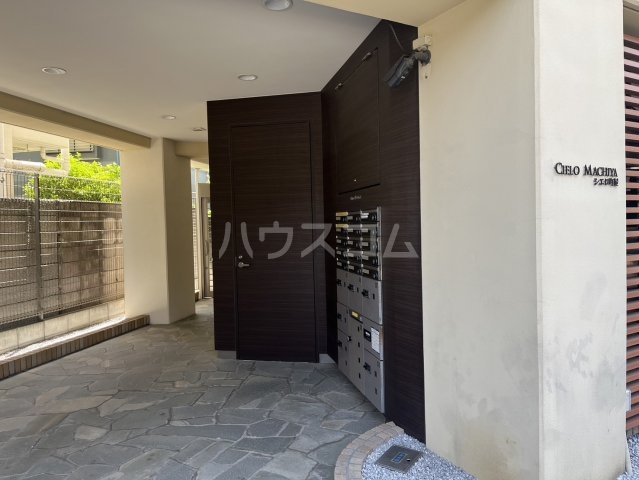 2/2 エントランス