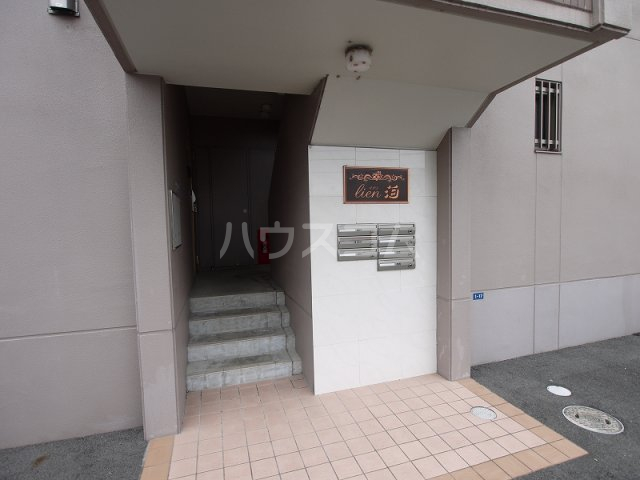 28/30 エントランス