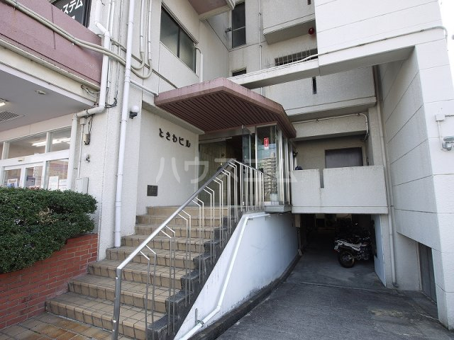 27/30 エントランス