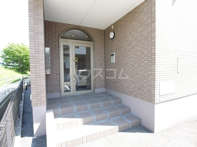 28/30 エントランス