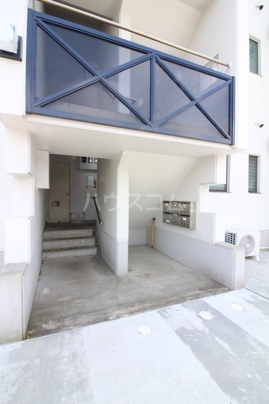 23/30 エントランス