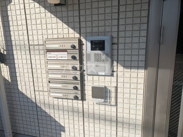 27/30 エントランス
