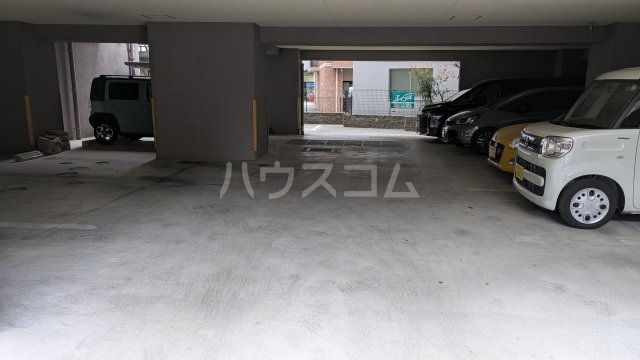 18/28 駐車場