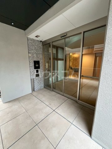 26/30 エントランス