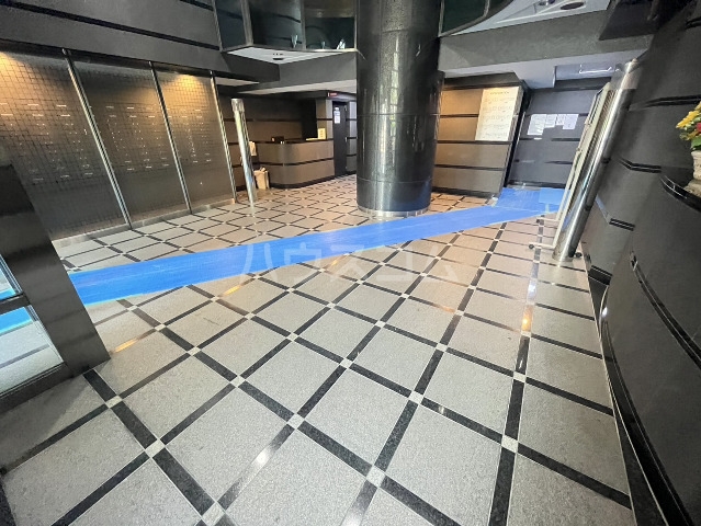 23/30 エントランス