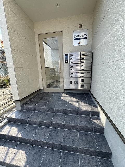 23/30 エントランス