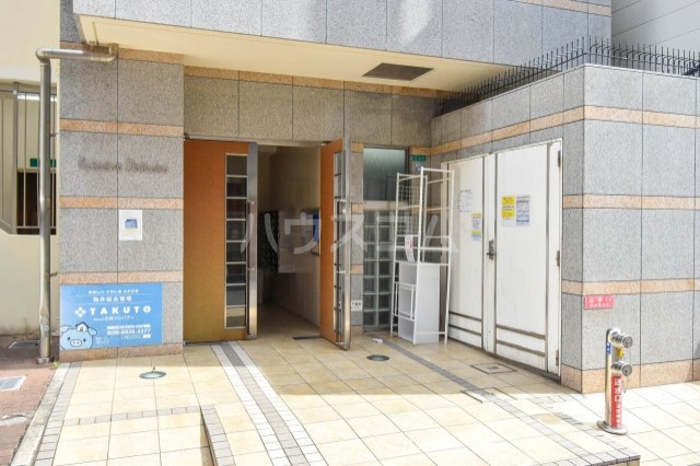 27/30 エントランス