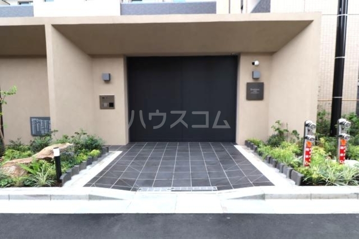 28/30 エントランス