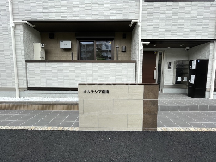 23/30 エントランス