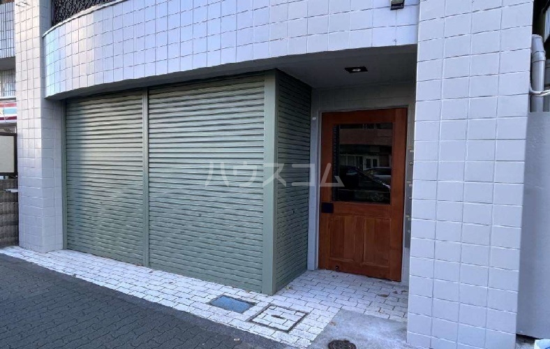 28/30 エントランス