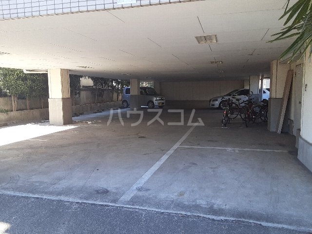 18/21 駐車場