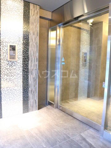 28/29 エントランス