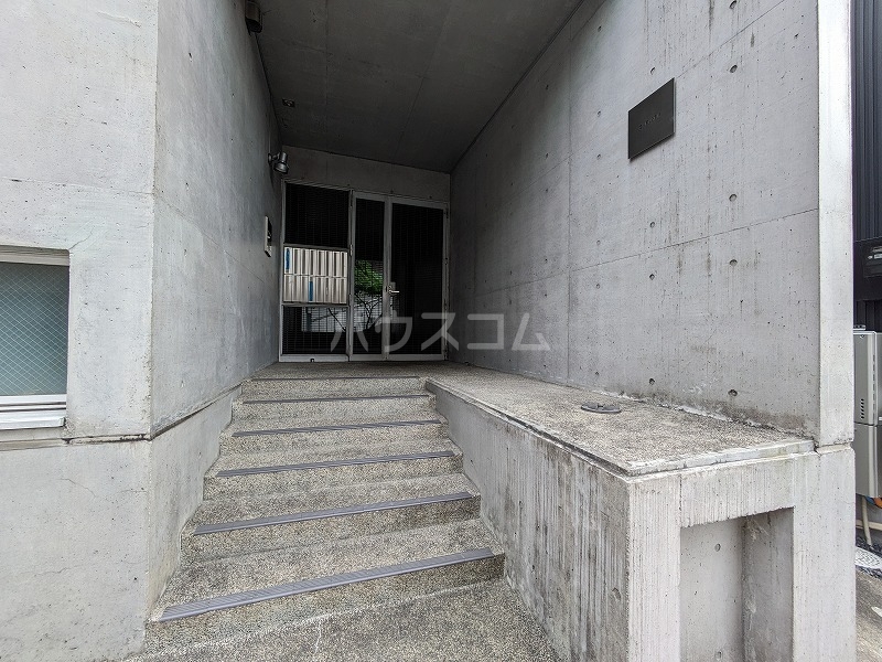 24/28 エントランス