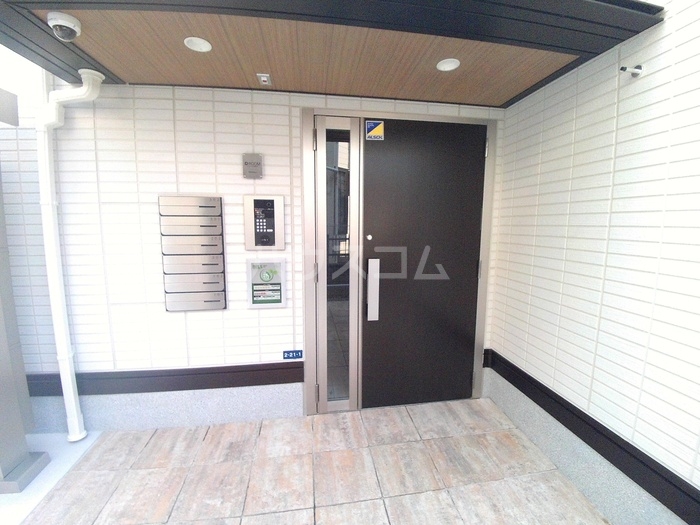 24/30 エントランス