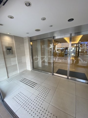 27/30 エントランス