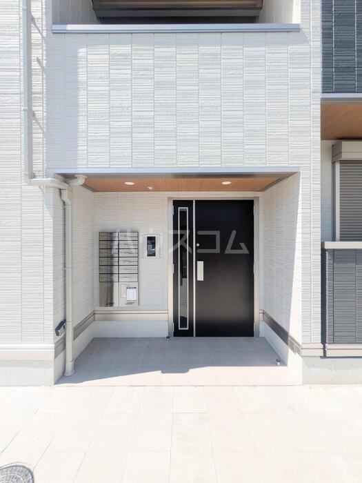 26/30 エントランス