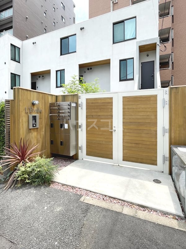 18/27 エントランス