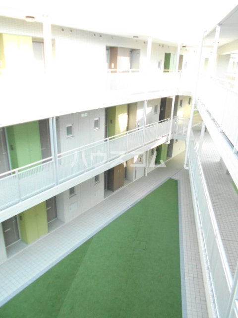 24/30 エントランス