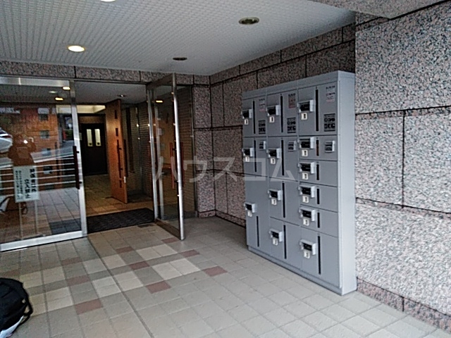 28/30 エントランス