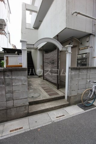 26/30 エントランス