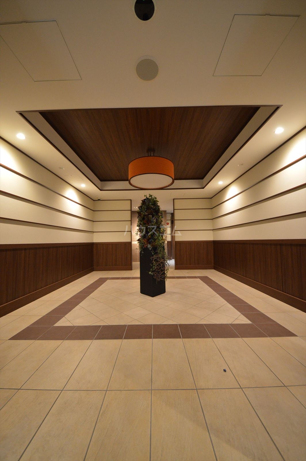 25/30 エントランス