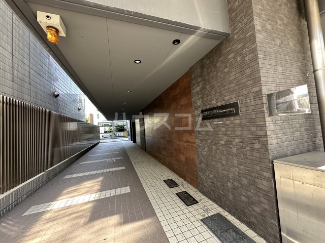 18/27 エントランス