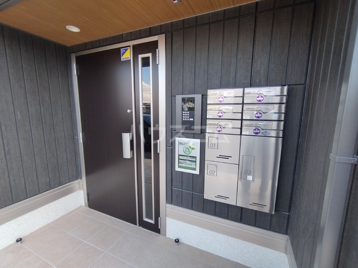 26/30 エントランス