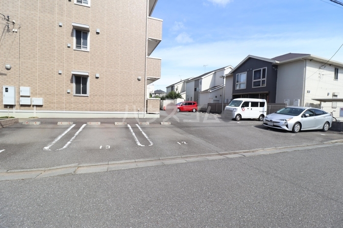 2/3 駐車場