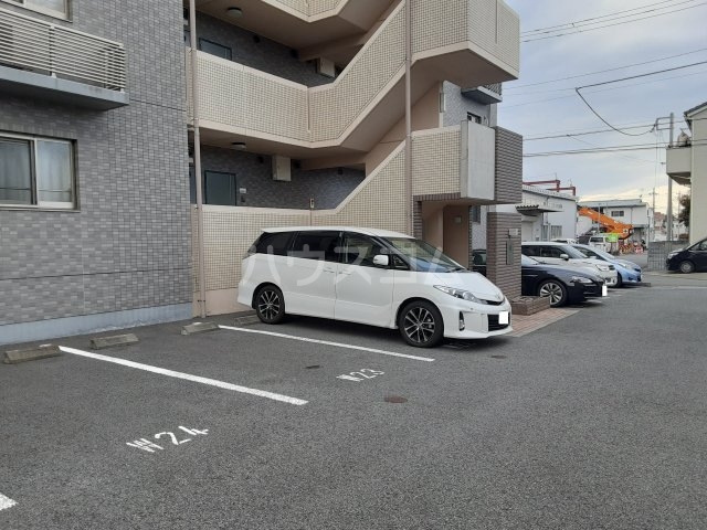24/27 駐車場