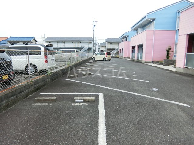 28/30 駐車場
