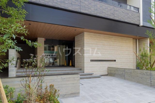 16/17 エントランス