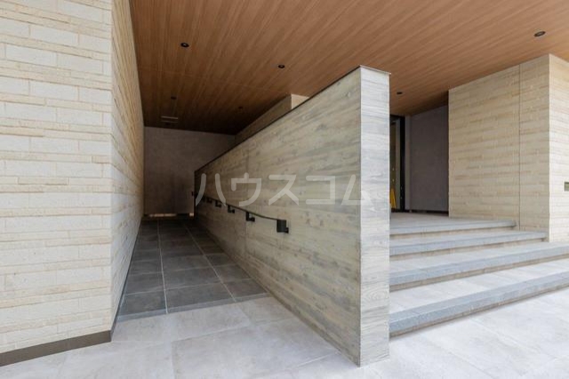 17/17 エントランス