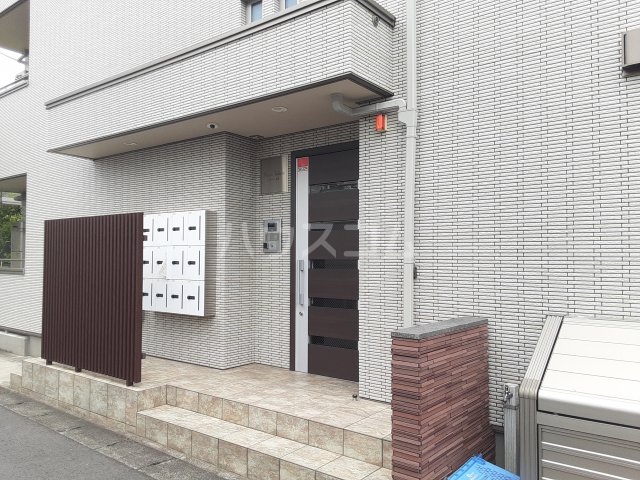 22/23 エントランス