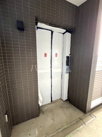 23/30 エントランス