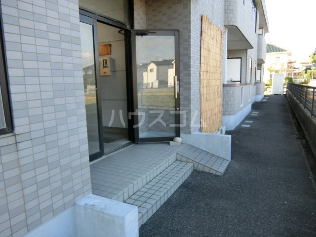 28/30 エントランス