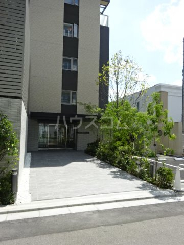 24/30 エントランス