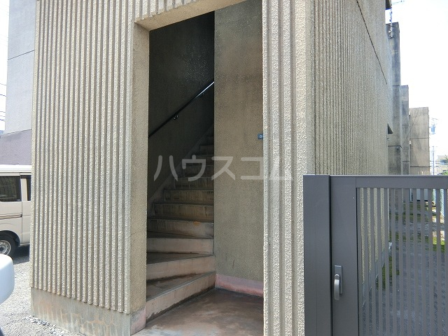 28/30 エントランス