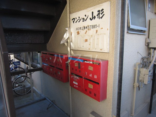 19/27 エントランス