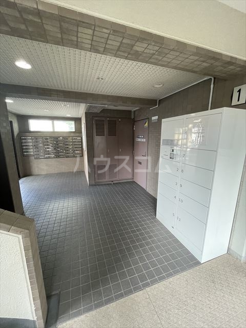 26/30 エントランス