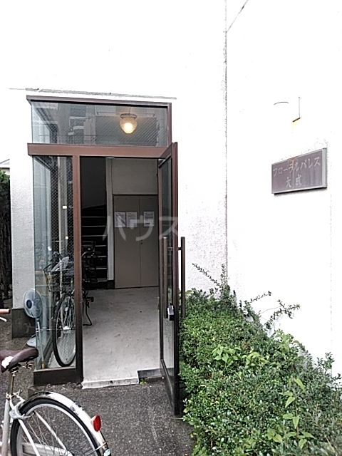 23/25 エントランス