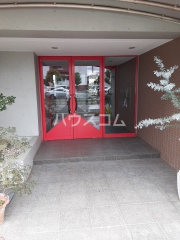 18/26 エントランス