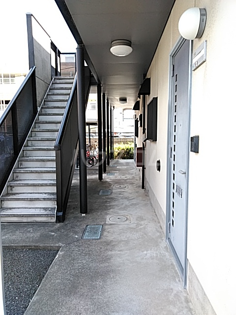 22/28 エントランス