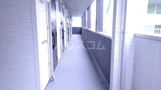 28/30 エントランス