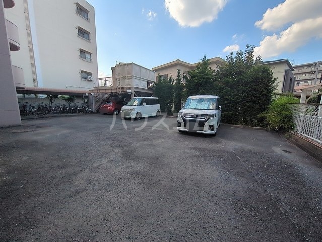 20/29 駐車場